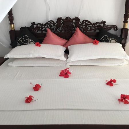 Hotel Sea Breeze à Bentota Extérieur photo