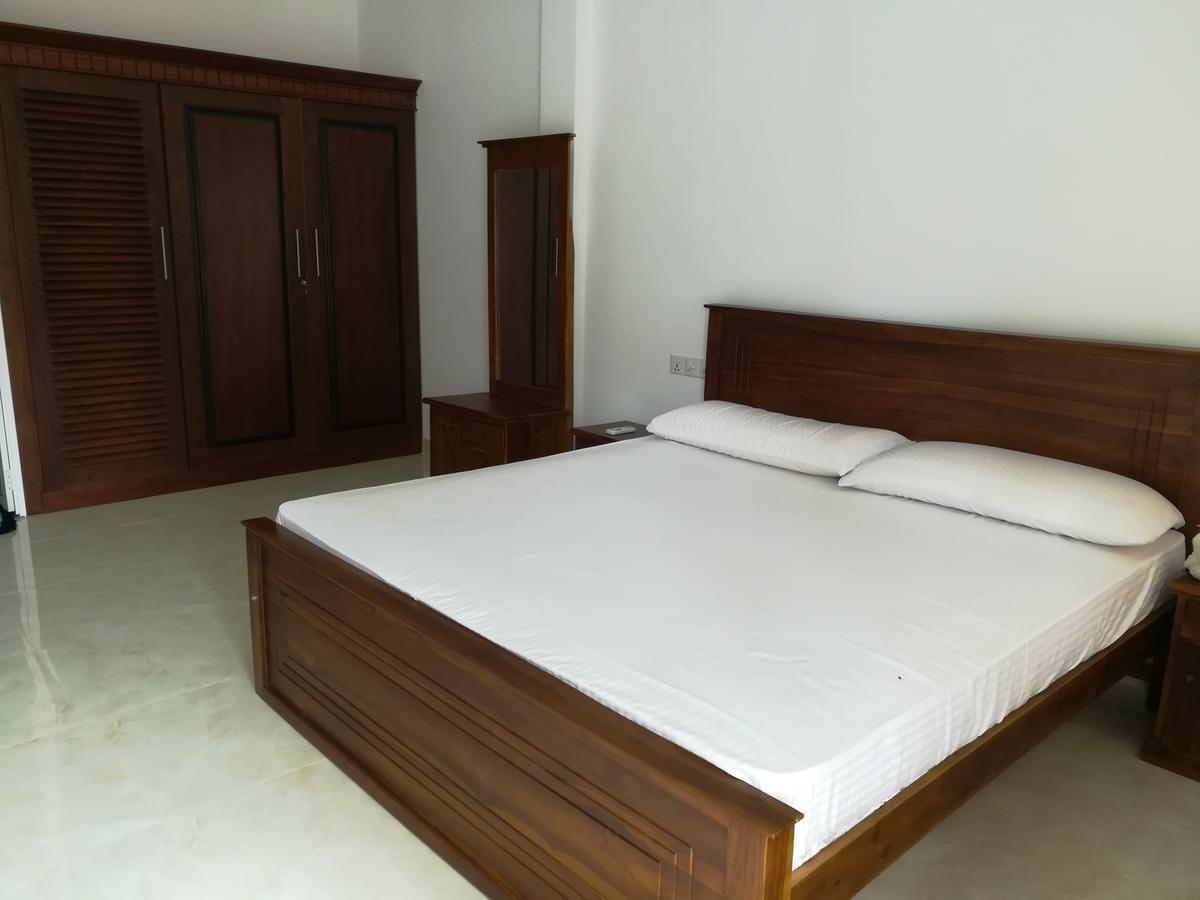 Hotel Sea Breeze à Bentota Extérieur photo