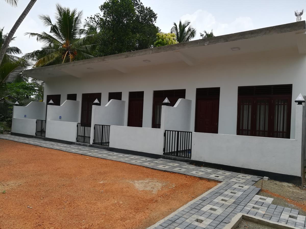 Hotel Sea Breeze à Bentota Extérieur photo