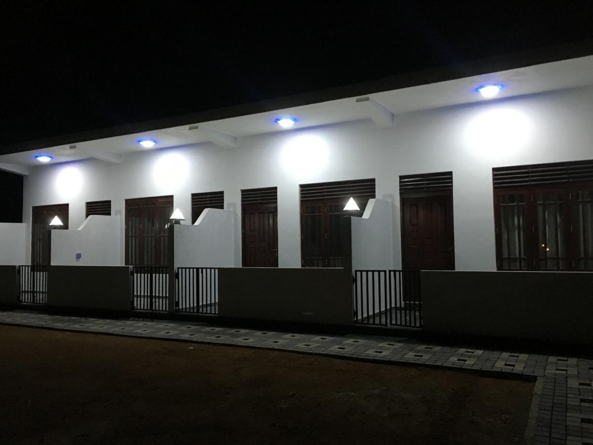 Hotel Sea Breeze à Bentota Extérieur photo