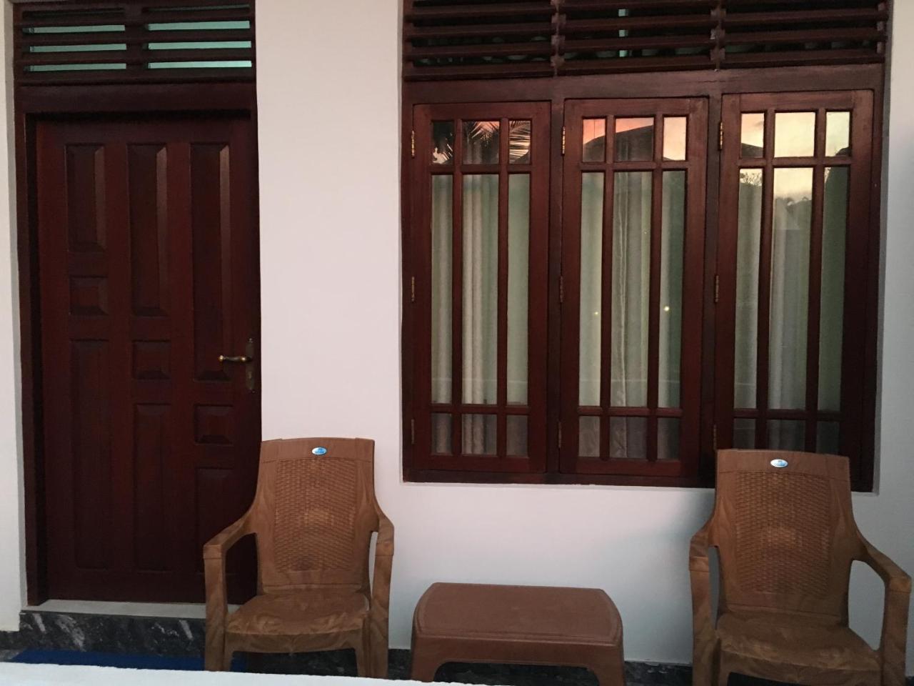 Hotel Sea Breeze à Bentota Extérieur photo